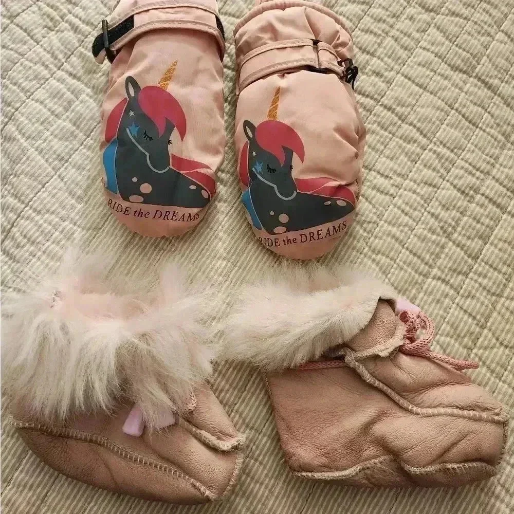 Girls mittens and booties